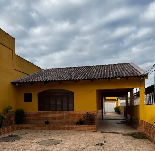 Casa com Piscina Aquecida e Excelente Estrutura - Próxima à PUC!