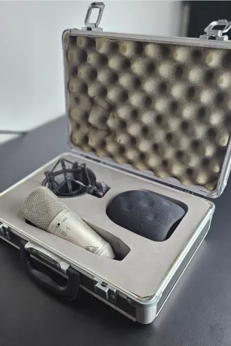 Microfone Condensador Behringer B-1 (Completo com Maleta, Shockmount e Espuma)
