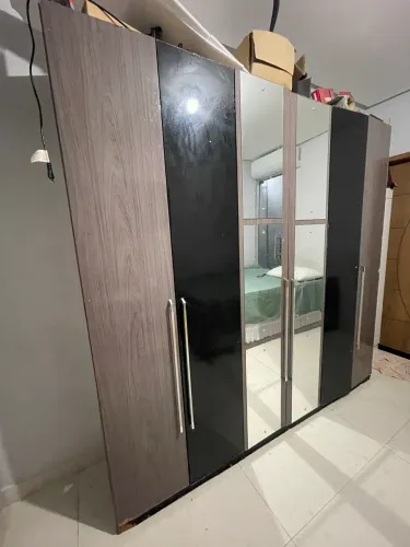 Vende-se guarda-roupa de 6 portas usado