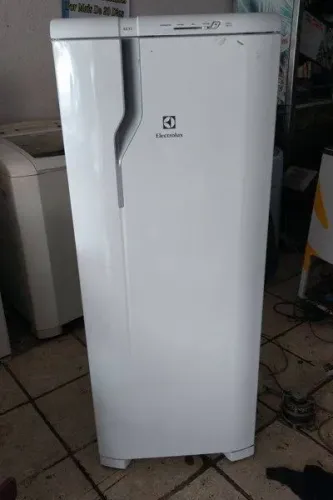 GELADEIRA SEMI NOVA