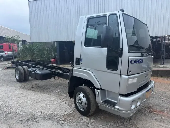 FORD CARGO 815E