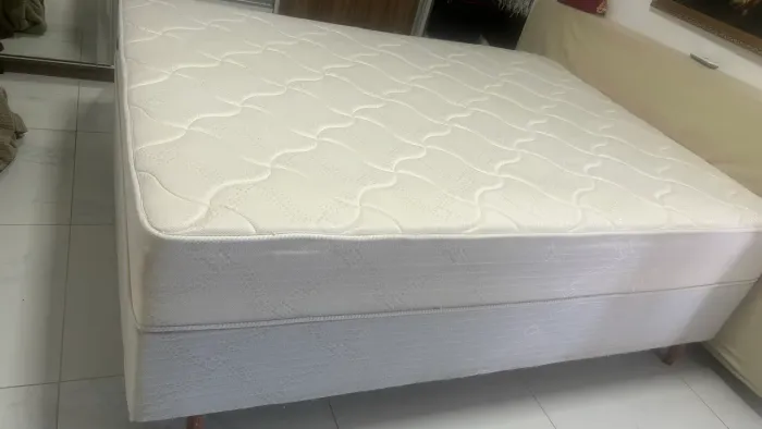 Vendo uma cama box