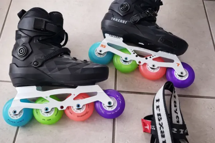 Patins Traxart Custom com CUFF Preto + Base Híbrida + Rodas em LED coloridas 80MM