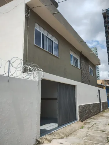 Alugo Ótima Casa Duplex com 4 quartos sendo 1 Suíte em Belém-PA no Bairro Nazaré