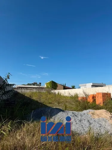Lotes aterrados e murado com 360,00 m² no Atami