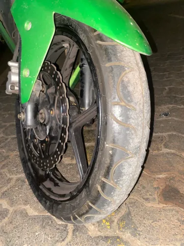 Pneu dianteiro