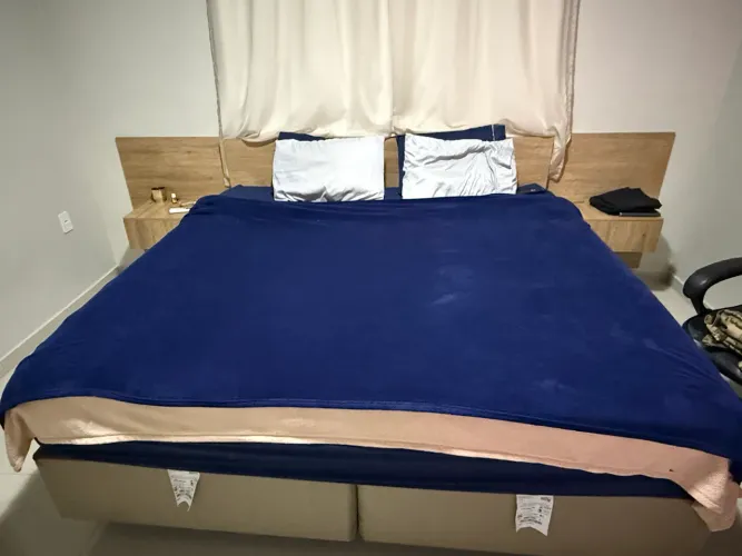 Vende-se cama de casal