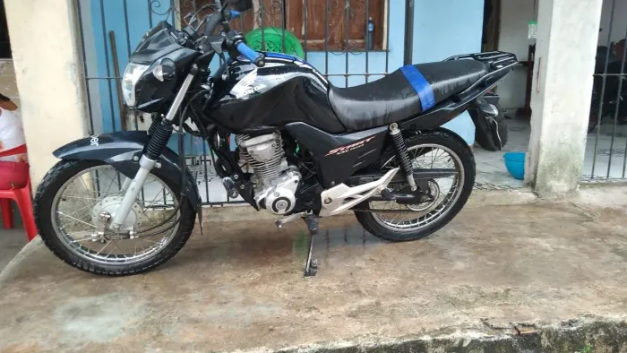 Alugo essa moto pra quem quer trabalhar com aplicativo de uber ou entregas. 315 $