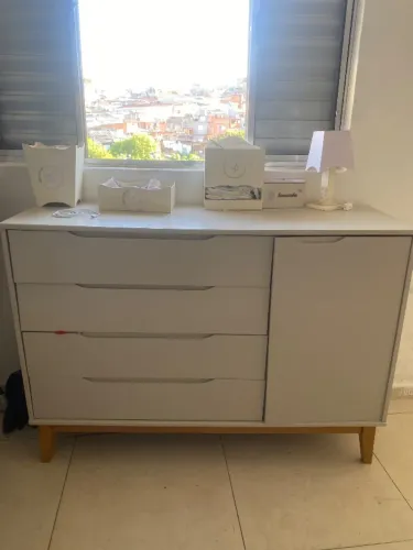 Berço, cômoda e trocador com banheira