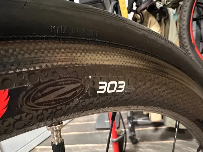 Par de rodas Zipp 303