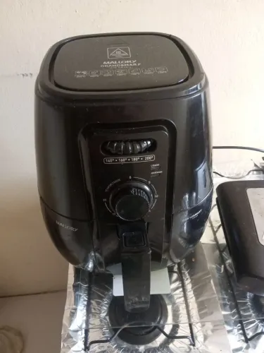 Vendendo essa Airfryer por que vou viajar, negócio e facilito a entrega 