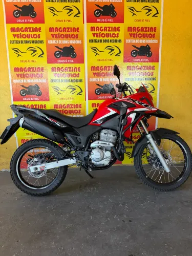 Moto bem cuidada com 27 mil km rodado