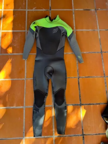 Roupa de borracha NP Mission Back-zip 5/4/3 R$850 - tamanho M - LONG JOHN