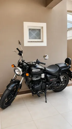 Moto 350 preta Royal enfield