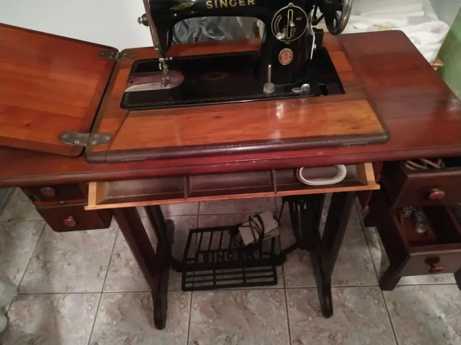 Vendo máquina de costura Singer antiga