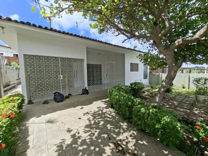 Casa em Tambauzinho 03 Quartos sendo 01 Suíte + Dce Ótimo local