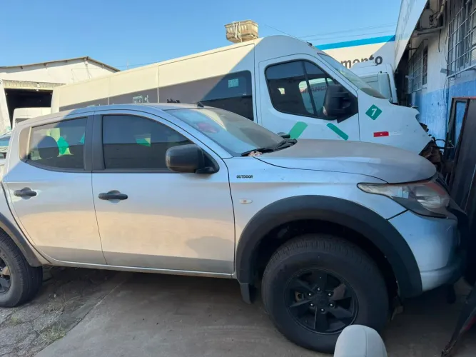 Mitsubishi L200 Tri. Outdo. GLS 2.4 CD 4X4 Die. AUT 2022