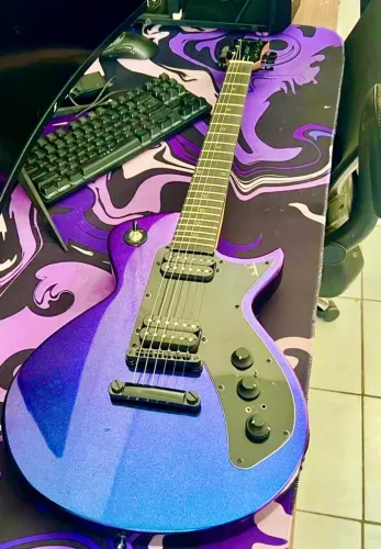 Guitarra tagima 3 meses de uso