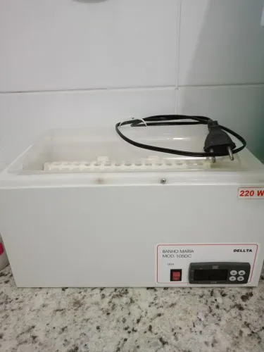 Banho-maria de laboratório