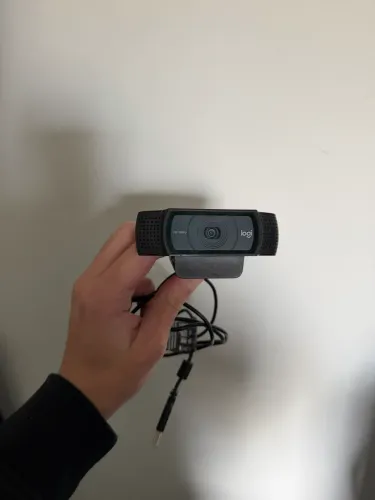 Webcam Logitech 1080P (no plástico)