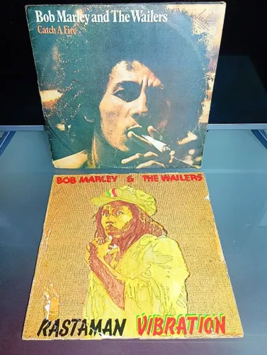 2 LPs BOB MARLEY AND THE WAILERS Discos De Vinil