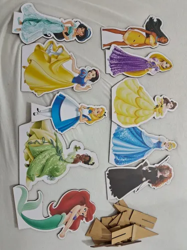 Painel e display mdf princesas