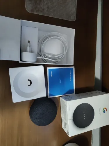 Google Nest mini - igual a Alexa porém é do Google 