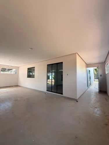 Casa térrea (180m²) com 1 suíte e 2 quartos no bairro Diamantino