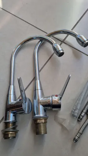 Torneiras água quente e fria com rabicho