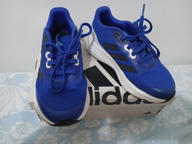 Tênis adidas infantil