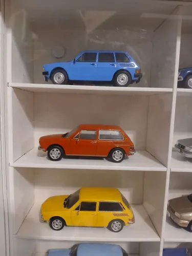 Miniatura Brasília 1:43, 3 cores: azul 4 portas, vermelha 2p e amarela 2p