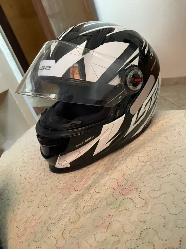 Capacete LS2 DRAZE preto e branco 