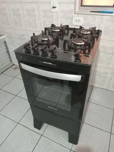fogão Atlas Agile Up Glass de 4 bocas com mesa de vidro. Bicos para gás encanado.