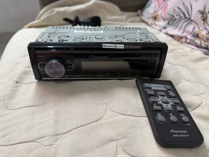 CD pioneer mvh7000