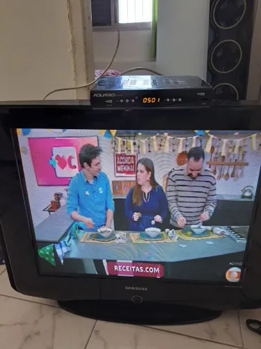 TV ANTIGA SAMSUNG 32 POLEGADAS COM CONVERSOR