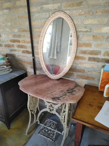 Aparador de máquina de costura NAUMANN.