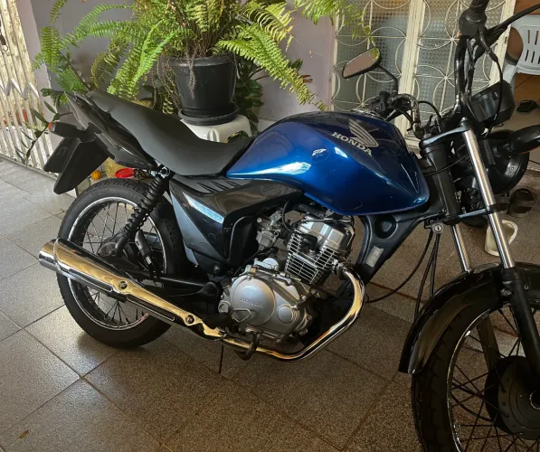Moto impecável