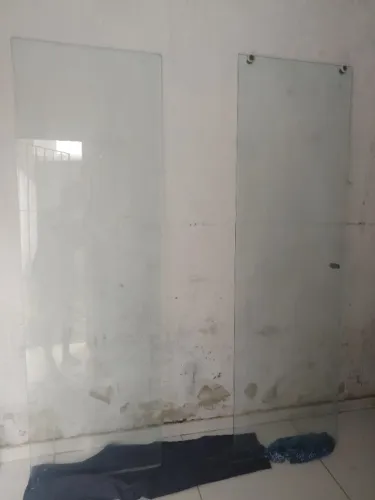 Vendo box usado para banheiro. A parte que une está instalada ainda Medidas: 1,80x1,50.