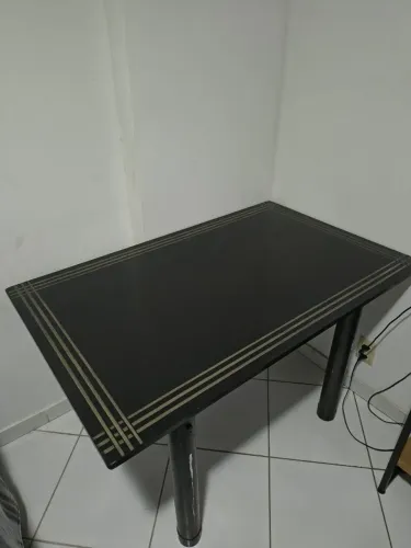 mesa de mármore com dimensões de 1,20m x 0,75m. ideal para sala de jantar ou cozinha.