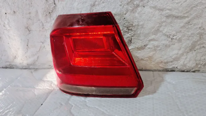 Lanterna traseira esquerda VW Gol G7 / G8 2017 a 2022