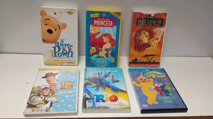 Lote de fita VHS e CDs todos pelo valor anunciado