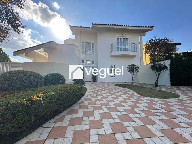 Casa mobiliada de 445m² com 7 quartos, sendo 6 suítes para alugar no Alphaville Campinas,