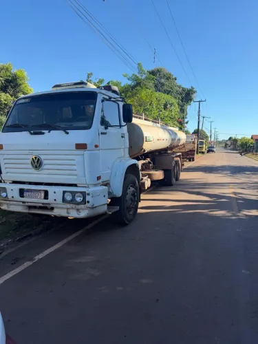 Vende-se caminhão Pipa, funcionando perfeitamente, no ponto de trabalhar