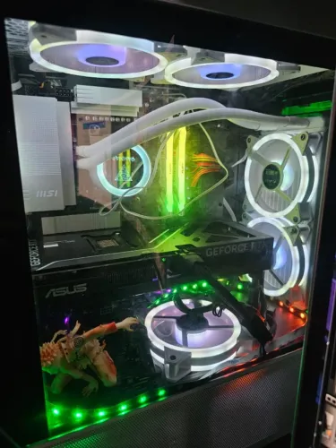 RTX 5070 Asus atlas Shark praticamente nova