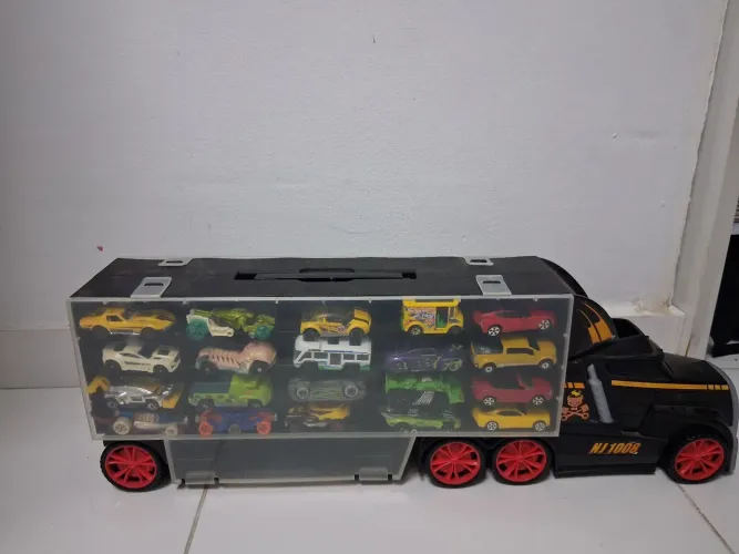Caminhão com carros da Hotweels original