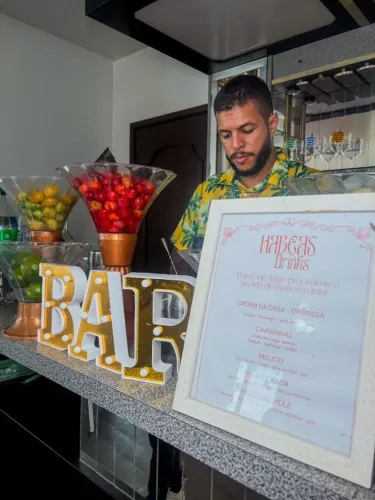 DRINKS ROSKAS  Whats CONTATO -->(71)9-8_6_1_5 - 0_8_9_3 Garçons Roskeiro Barman  Churrasqu