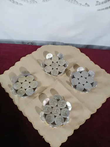 Antigo Porta Copos De Moedas De Metal
