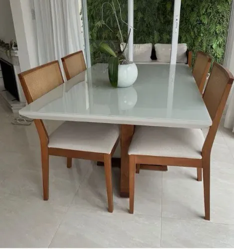 Mesa usada com defeito