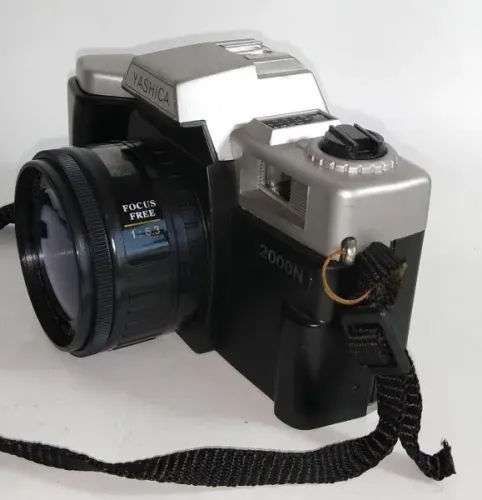 Câmera YASHICA - Modelo: 2000N - Made in Japan 1980