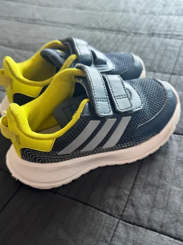 Adidas infantil 23